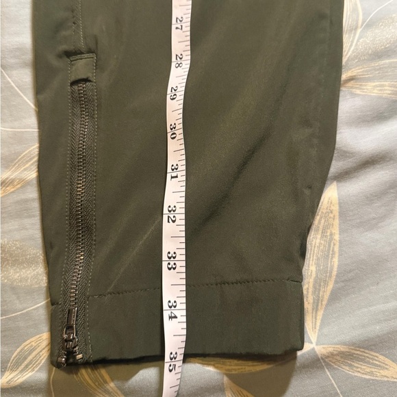 Athleta Dark Green Wrinkle-resistant, stretch fabric Size 6P - Picture 9 of 11